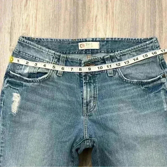 BKE Buckle Women's Wendi Jeans Capris Cropped Distressed Denim Medium Size 29 - Picture 7 of 7